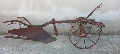 aratro monovomere in ferro antico 
