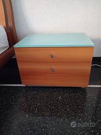 comodini in legno con ripiano in vetro 