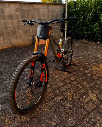 Commencal Supreme DH V4