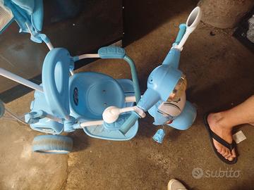 triciclo a forma di moto