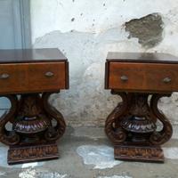 Antica copia di comodini basi