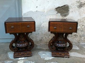 Antica copia di comodini basi