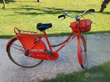 bici donna Euro Cicle rossa con cestino