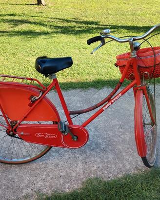 bici donna Euro Cicle rossa con cestino
