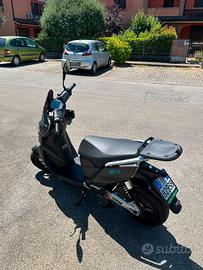 Moto scooter elettrico LIFAN E4 a doppia batteria.