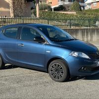 Lancia Ypsilon 1.0 Firefly Hybrid Silver