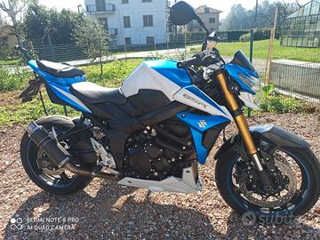 Suzuki GSR 750 - 2015