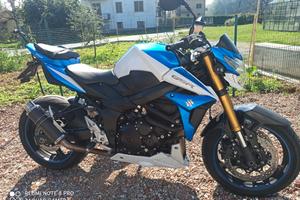 Suzuki GSR 750 - 2015