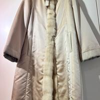 Cappotto imbottito di seta con pelliccia