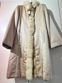 Cappotto imbottito di seta con pelliccia