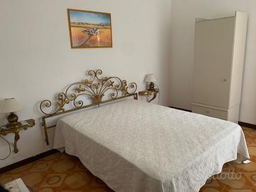 Camera centrale con bagno e cucina