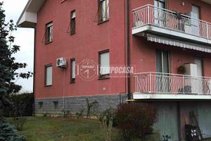 5 LOCALI CON DOPPIO BOX AUTO