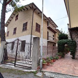 Casa singola su tre livelli