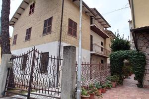 Casa singola su tre livelli