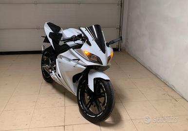 YAMAHA YZF R125 2008 bianca patente A1, B
