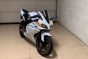 YAMAHA YZF R125 2008 bianca patente A1, B