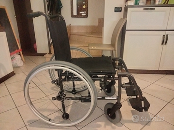 Carrozzina per disabili/anziani ad autospinta