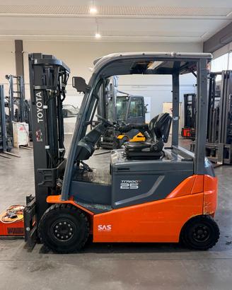 CARRELLO ELEVATORE ELETTRICO TOYOTA 25 QUINTALI