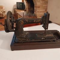 Macchina da cucire SINGER d'epoca