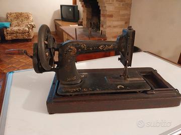 Macchina da cucire SINGER d'epoca