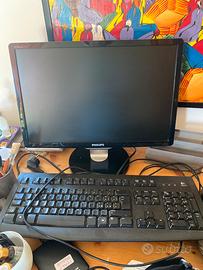 Schermo e tastiera per pc