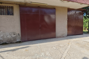 Locale 100mq ad uso di ufficio o magazzino