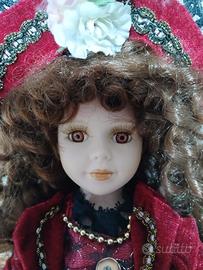Bambola in porcellana vintage