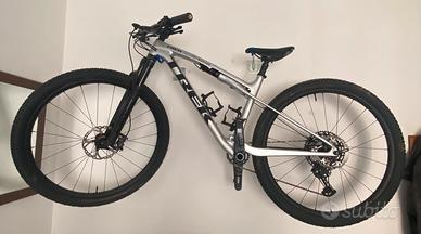 Trek supercaliber 9.8 gen 2 factory racing