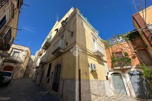 3 LOCALI A CANOSA DI PUGLIA