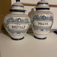 Vasi in ceramica da farmacia o erboristeria