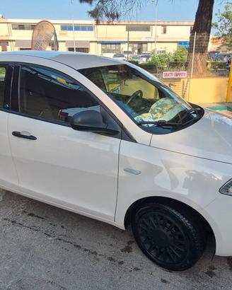 Lancia ypsilon   con 55.000km anno 2019