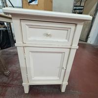 Coppia di comodini shabby chic / vintage