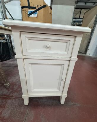 Coppia di comodini shabby chic / vintage