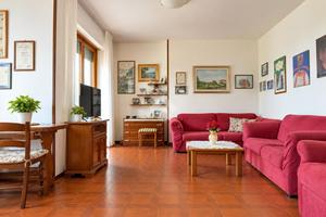 5 LOCALI A FOLLONICA