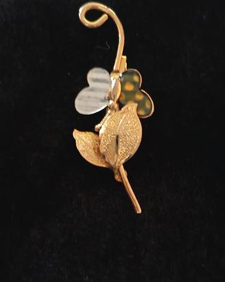 spilla vintage a forma di fiore color oro,