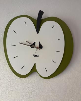 Orologio design Arti e Mestieri forma mela