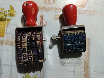 Due vecchi timbri anni 70 