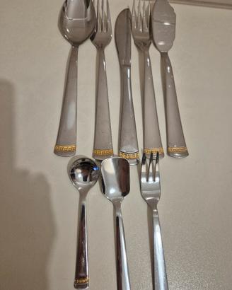 Set posate acciaio con profilo greco color oro