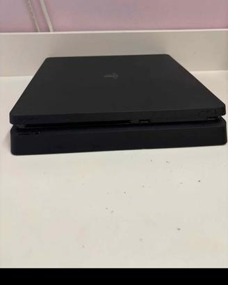 PlayStation 4 slim nera 