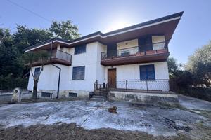 Villa Indipendente con giardino