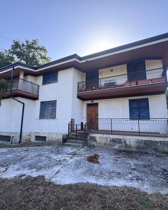Villa Indipendente con giardino