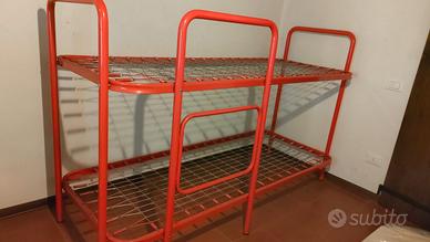 Coppia letti a castello in ferro