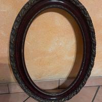 Antica cornice ovale in legno