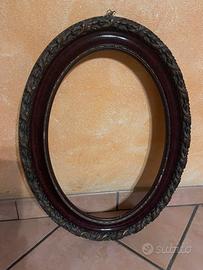 Antica cornice ovale in legno