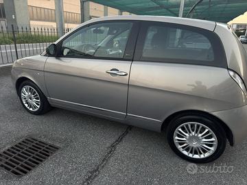 Lancia y neopatentati