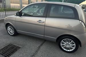 Lancia y neopatentati