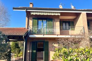 VILLA INDIPENDENTE, LIBERA SU TRE LATI, IN VIA PIA