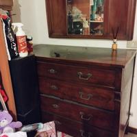 comò antico con specchio 