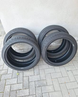 gomme Pirelli PZERO 215 40 r18