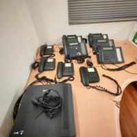 Lotto centralino aziendale LG + 9 telefoni 